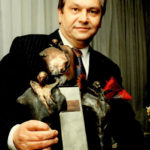 Bogusław Kaczyński ze statuetką "Wiktor"